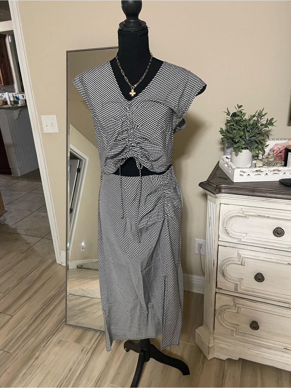 Black and White Ruched V-Neck Maxi Skirt Set